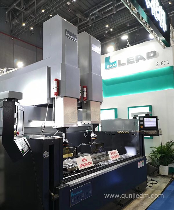 Ⱥ��ţ�^ʽ�p���S��(sh��)�ػ𻨙C(j��) CNC 1680D �����M(j��n)���R���늼ӹ���ʯīխƬ��늼ӹ���ʾ2