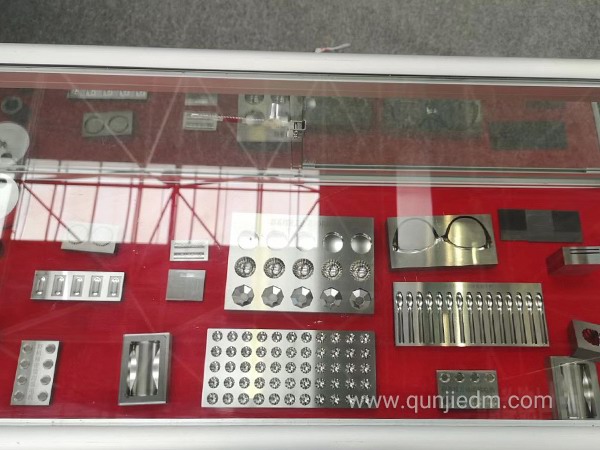 群基鏡面電火花LN40S鏡面加工效果