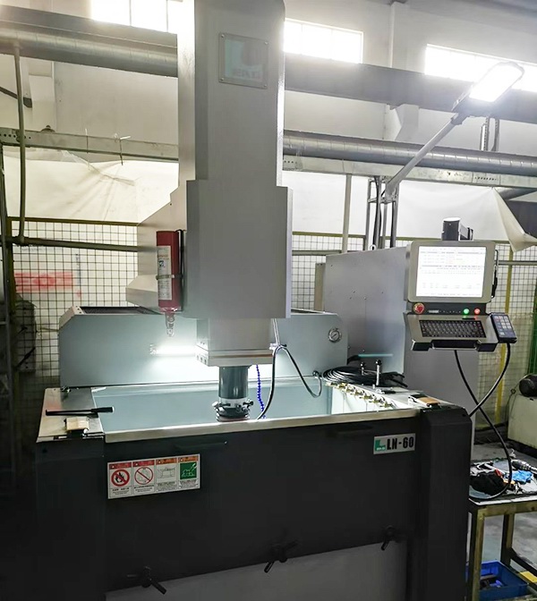 Ⱥ��CNC�R��𻨙C(j��) LN60�C(j��)