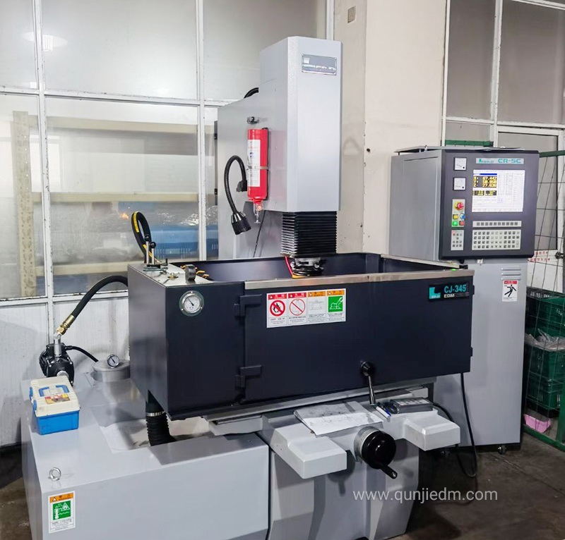 群基火花機CJ345 新機調(diào)試完成